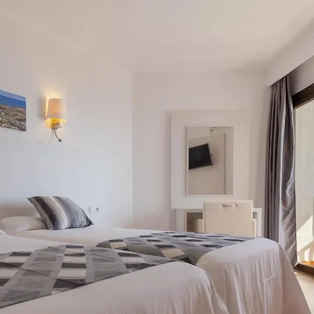 R2 Veronica Hotel
