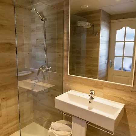 R2 Veronica Hotel 3*