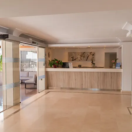 R2 Veronica מלון