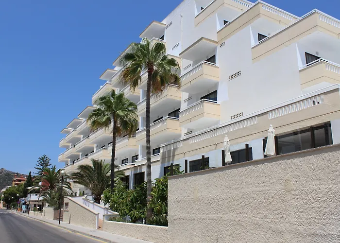 R2 Veronica Hotel 3*