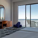 R2 Veronica Hotel 3*