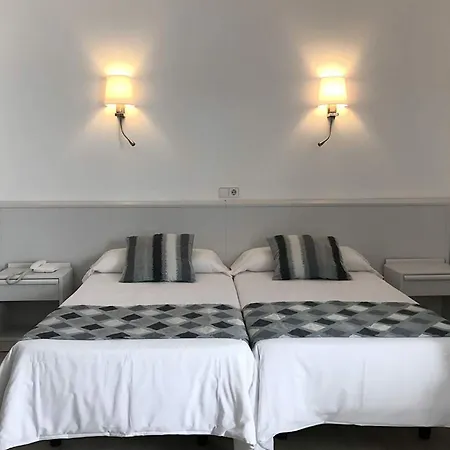 R2 Veronica Hotel 3*