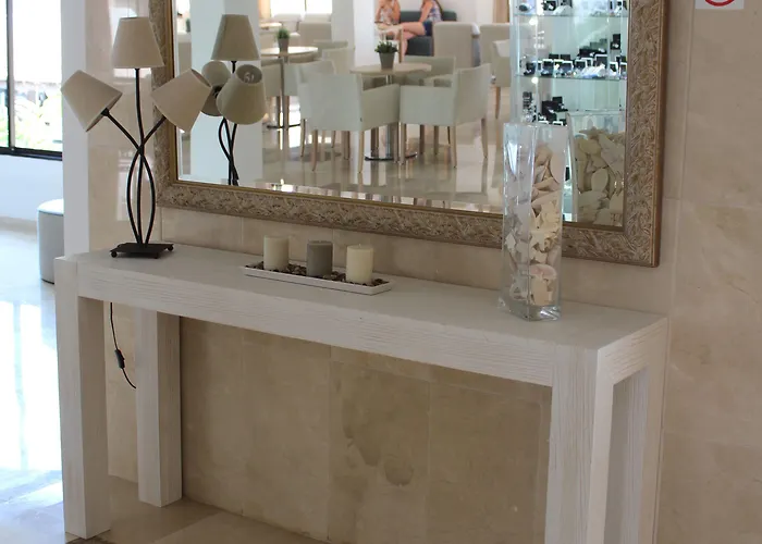 R2 Veronica Hotel 3*