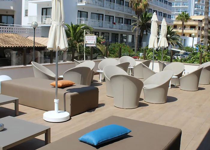 R2 Veronica Hotel 3*