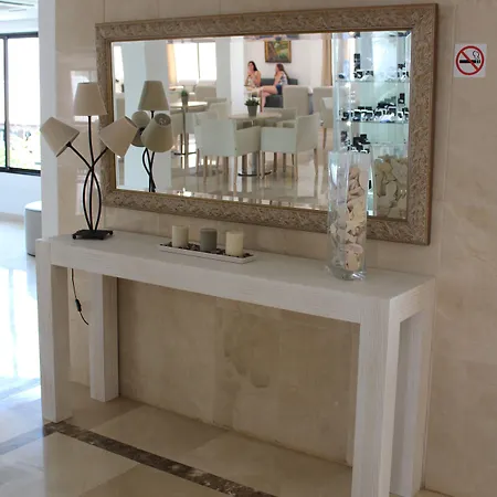 R2 Veronica Hotel 3*