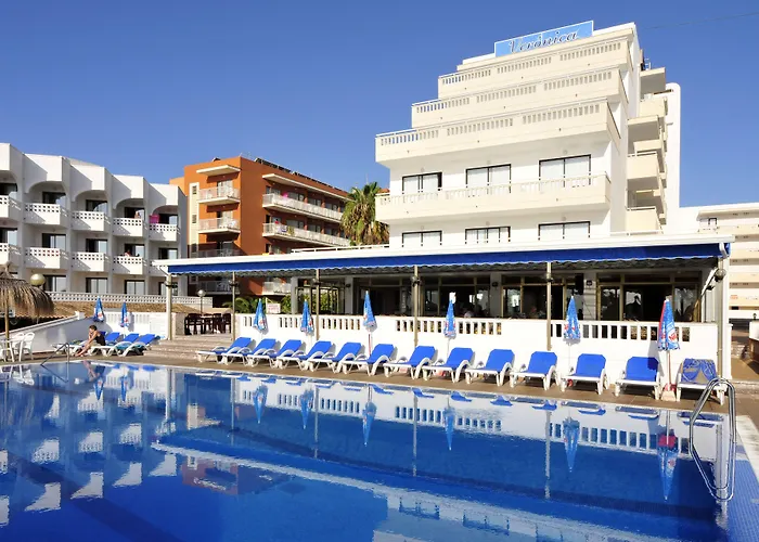 R2 Veronica Hotel 3*