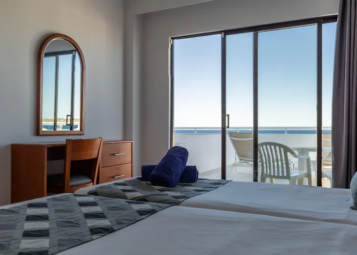 R2 Veronica Hotel 3*